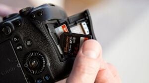 Canon EOS R6 Body Aynasız Fotoğraf Makinesi